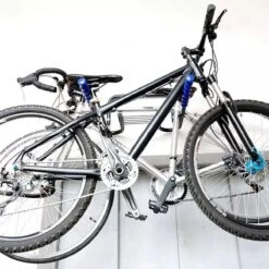 Merkloos Decopatent® Fiets Ophangsysteem Voor 2 Fietsen - Fietsenrek - Legplank Voor Helm - Fietshaak - Muurbeugel Fiets - Wandmontage -Fietsaccessoire Winkel 1200x1200 140