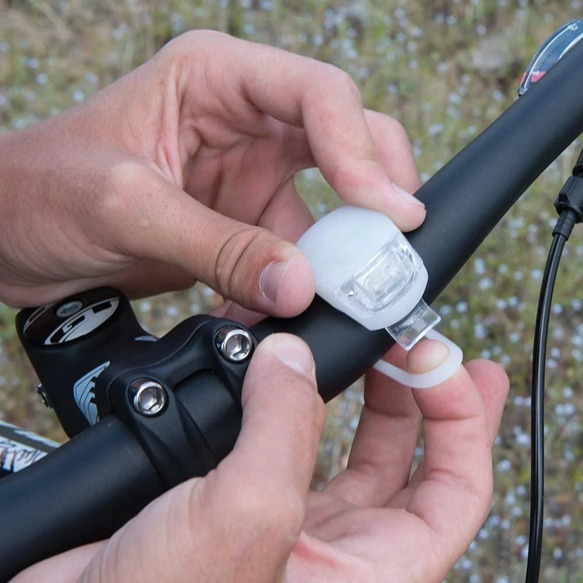 Dutch Gadgets - Fietslampjes LED - Set Wit en Rood - Inclusief Batterijen Merkloos Dutch Gadgets - Fietslampjes LED - Set Wit En Rood - Inclusief Batterijen -Fietsaccessoire Winkel 1200x1200 180