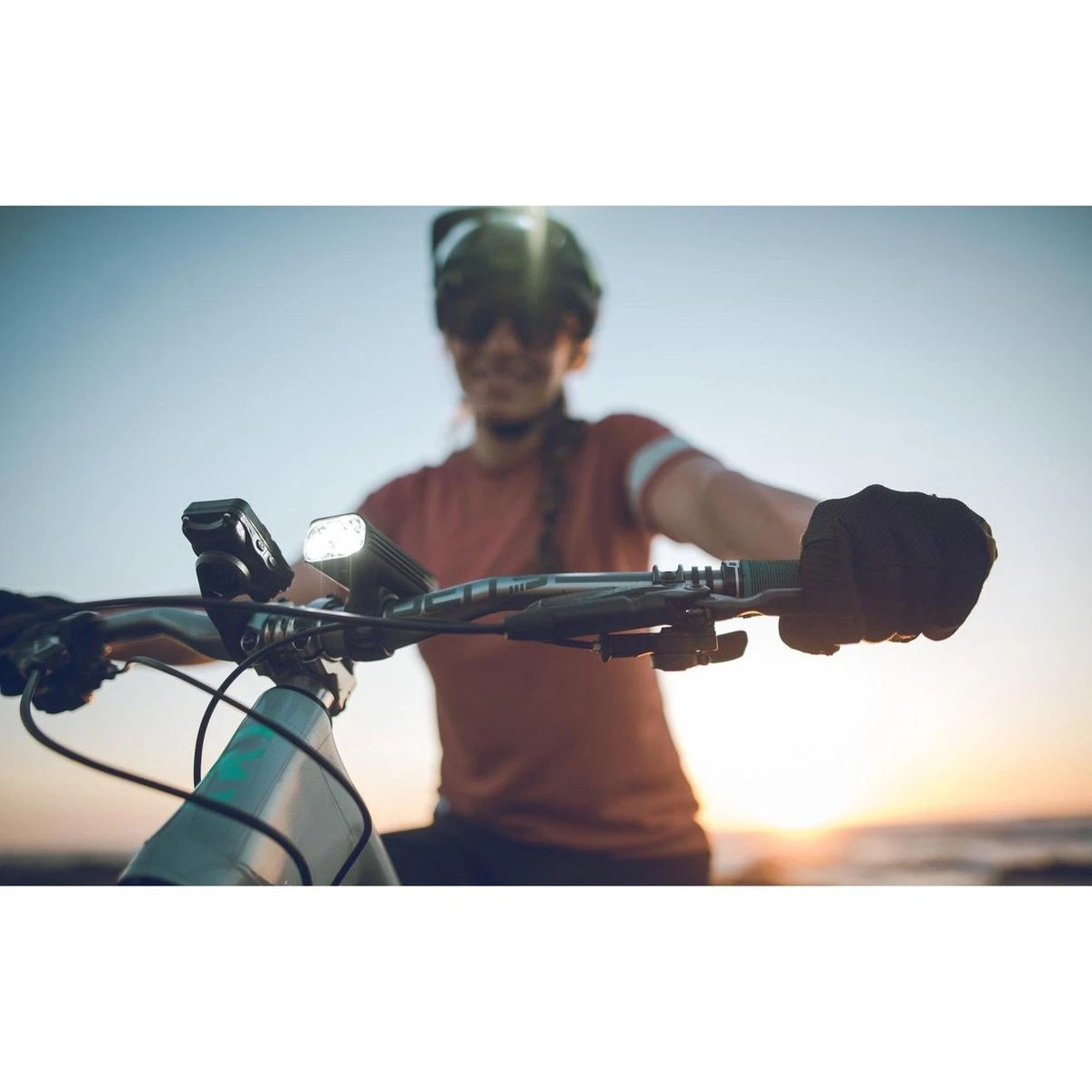 Lezyne Macro Drive 1300XXL Led Fiets Koplamp - Mat Zwart Lezyne Macro Drive 1300XXL Led Fiets Koplamp - Mat Zwart -Fietsaccessoire Winkel 1200x1200 448