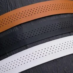 BBB Cycling SpeedRibbon Stuurtape - MicroFiber - Stuurlint Racefiets - Met Ventilatie - Zwart - 2 Rollen - BHT-12 8 BBB Cycling SpeedRibbon Stuurtape - MicroFiber - Stuurlint Racefiets - Met Ventilatie - Zwart - 2 Rollen - BHT-12 -Fietsaccessoire Winkel 1200x1200 562