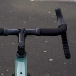 BBB Cycling RaceRibbon Stuurtape - Antislip - Stuurlint Racefiets - Stretch Materiaal - Zwart - 2 Rollen - BHT-01 -Fietsaccessoire Winkel 1200x1200 595