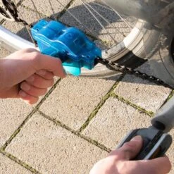 MMOBIEL Fietsketting Reiniger Schoonmaak Schrobber Met Roterende Borstels - Ketting En Versnelling Cleaner Fiets Onderhoud Gereedschap Set Accessoires Voor Race Fietsen En Mountainbikes 7 MMOBIEL Fietsketting Reiniger Schoonmaak Schrobber Met Roterende Borstels - Ketting En Versnelling Cleaner Fiets Onderhoud Gereedschap Set Accessoires Voor Race Fietsen En Mountainbikes -Fietsaccessoire Winkel 1200x1200 92