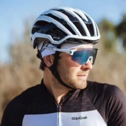 GripGrab - UPF 50+ Lightweight Zomer Fiets Helmmuts UV Bescherming - Wit - Unisex - Maat One Size -Fietsaccessoire Winkel 1200x1200 936