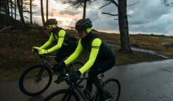 AGU Softshell Fietsmuts II - Zwart - L/XL - Winddicht -Fietsaccessoire Winkel 1200x700 9