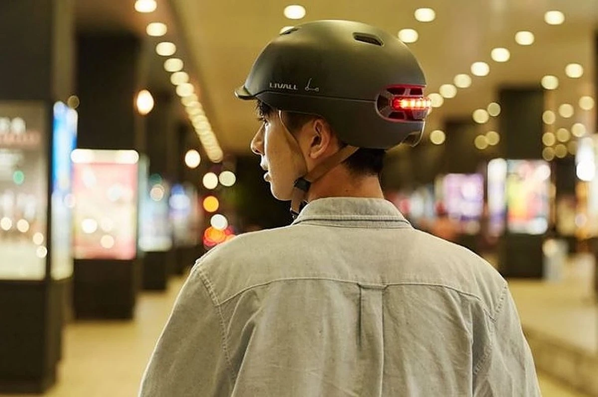 Livall C20 Black Large - (Smart) fietshelm - SOS funtie - Smart verlichting - Remlicht Livall C20 Black Large - (Smart) Fietshelm - SOS Funtie - Smart Verlichting - Remlicht -Fietsaccessoire Winkel 1200x796 4