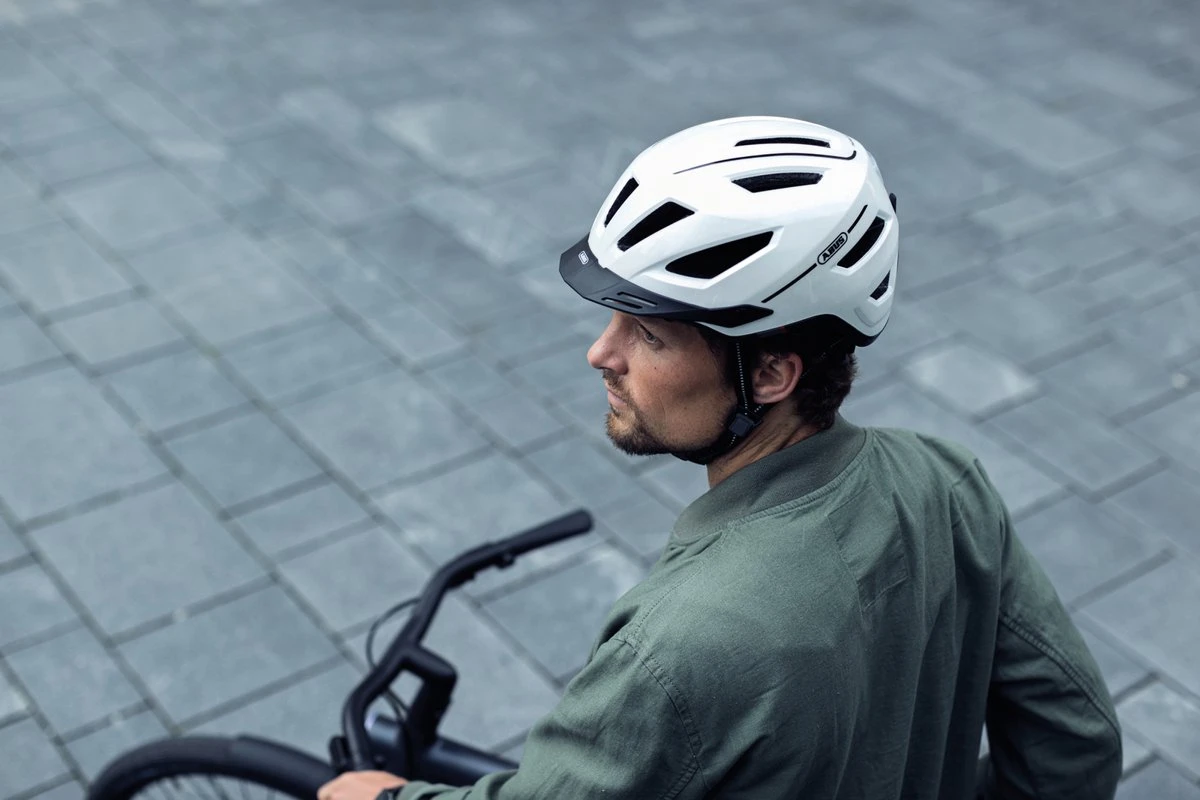 ABUS Pedelec 2.0 Fietshelm - Maat L (56-62 cm) - velvet black ABUS Pedelec 2.0 Fietshelm - Maat L (56-62 Cm) - Velvet Black -Fietsaccessoire Winkel 1200x800 192