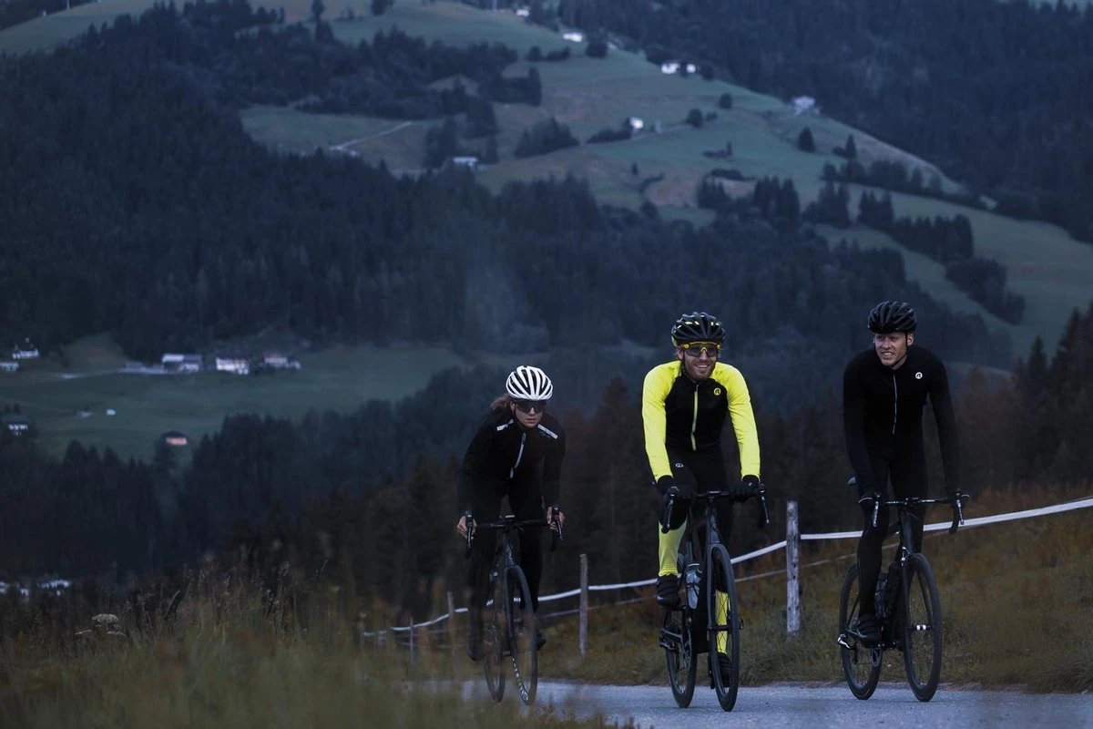 Rogelli Caluso 2.0 - Fietsshirt Lange Mouwen - Heren - Maat XL - Zwart Rogelli Caluso 2.0 - Fietsshirt Lange Mouwen - Heren - Maat XL - Zwart -Fietsaccessoire Winkel 1200x800 216