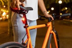 Sigma Sport AURA 30 Fietsverlichting Set - Led Koplamp 30 Lux - CURVE Achterlicht - Inclusief Batterijen 6 Sigma Sport AURA 30 Fietsverlichting Set - Led Koplamp 30 Lux - CURVE Achterlicht - Inclusief Batterijen -Fietsaccessoire Winkel 1200x800 23
