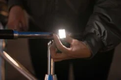 AXA Niteline 11 LED Fietsverlichting - Fietslampjes Voor En Achter - Batterij 3 AXA Niteline 11 LED Fietsverlichting - Fietslampjes Voor En Achter - Batterij -Fietsaccessoire Winkel 1200x800 32