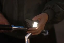 AXA Niteline T4R LED Fietslampjes Voor En Achter - Fietsverlichting USB Oplaadbaar -Fietsaccessoire Winkel 1200x800 42