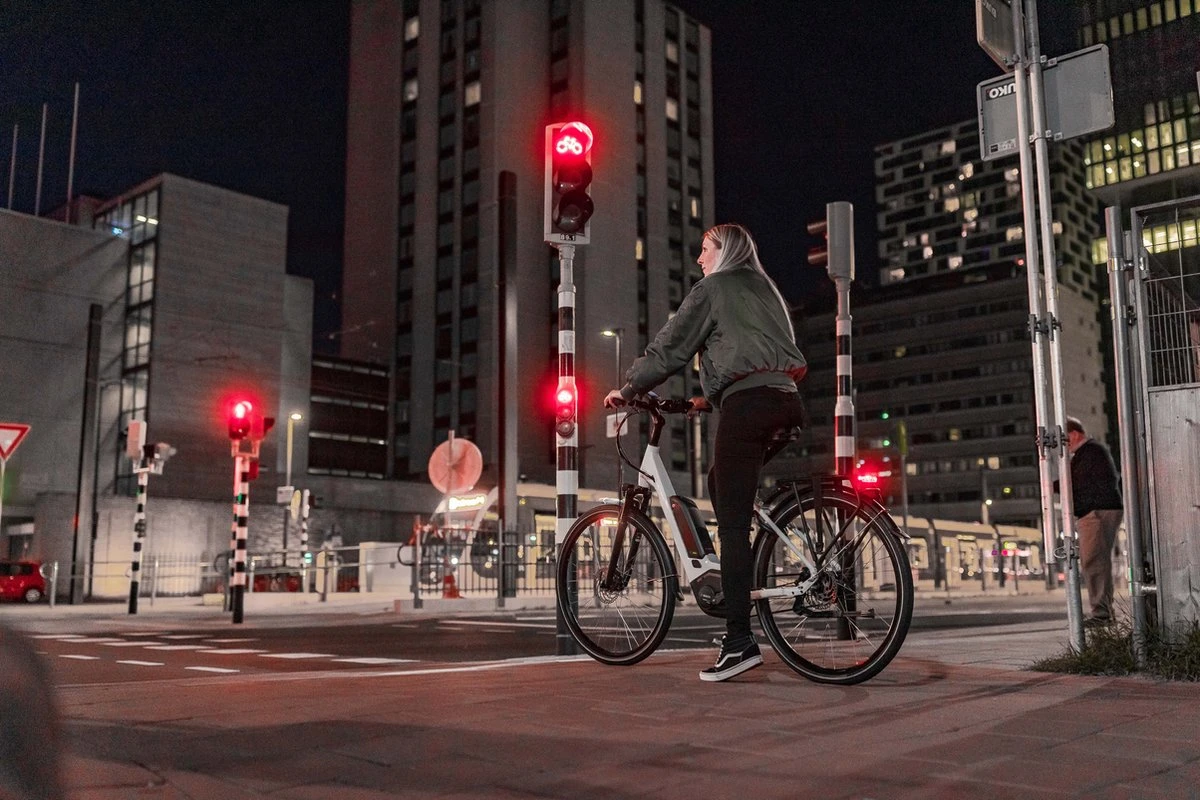 AXA Juno Battery - Fiets Achterlicht - LED Fietsverlichting op Batterij - Auto Off systeem - 80 mm - Rood AXA Juno Battery - Fiets Achterlicht - LED Fietsverlichting Op Batterij - Auto Off Systeem - 80 Mm - Rood -Fietsaccessoire Winkel 1200x800 44