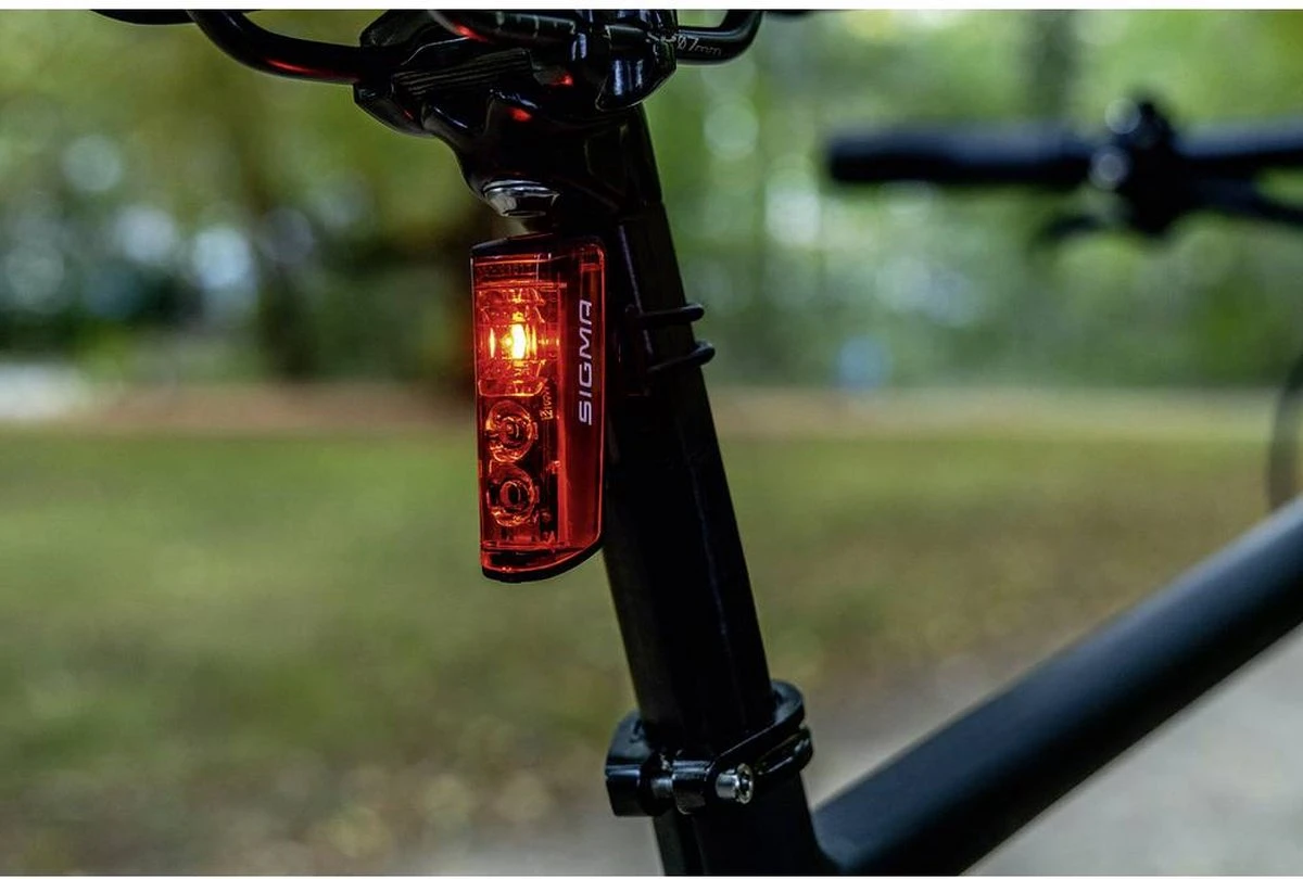 Sigma Blaze USB Fietsachterlicht - Achterlicht met remlicht functie - Oplaadbaar SIGMA SPORT Sigma Blaze USB Fietsachterlicht - Achterlicht Met Remlicht Functie - Oplaadbaar -Fietsaccessoire Winkel