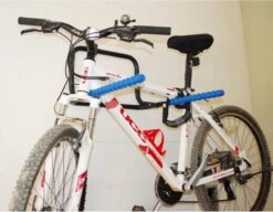 Merkloos Decopatent® Muur Ophangsysteem Voor 2 Fietsen & Inklapbaar - Ophang Systeem Fiets - Ophangen Aan Muur - Houder Muur - Wandmontage -Fietsaccessoire Winkel 1200x932