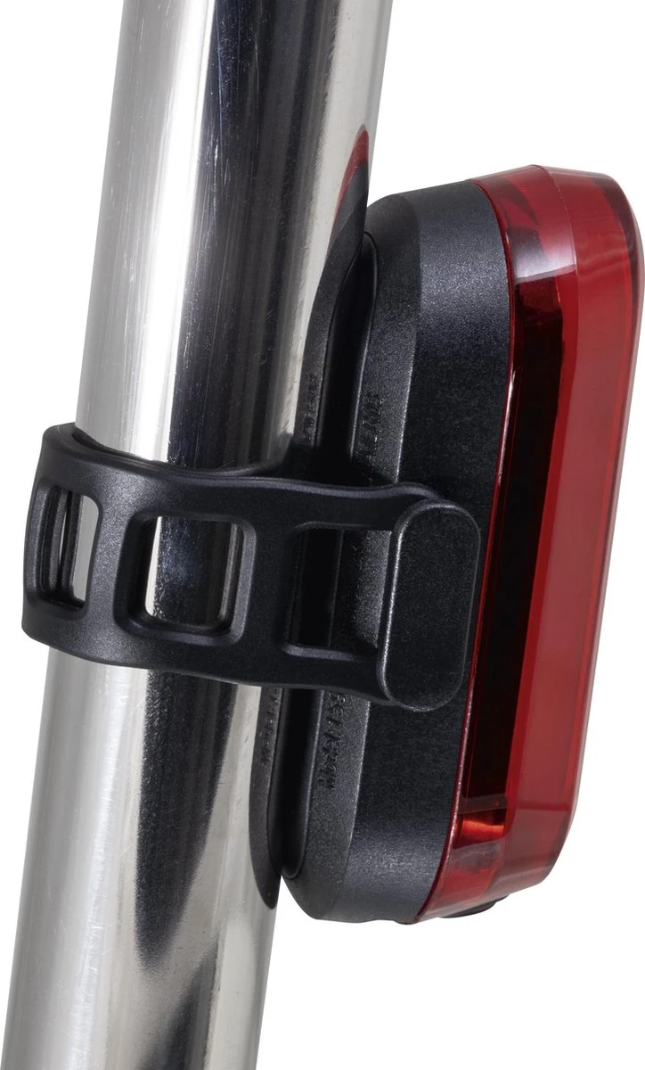 Sigma Sport AURA 30 Fietsverlichting Set - Led Koplamp 30 Lux - CURVE Achterlicht - inclusief batterijen Sigma Sport AURA 30 Fietsverlichting Set - Led Koplamp 30 Lux - CURVE Achterlicht - Inclusief Batterijen -Fietsaccessoire Winkel 724x1200 1