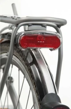 AXA Riff Steady – Fiets Achterlicht - LED Fietsverlichting - 50 Mm - Rood -Fietsaccessoire Winkel 788x1200