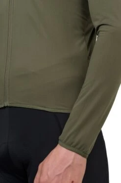 AGU Thermo Fietsshirt Lange Mouwen Essential Heren - Army Green - XL 7 AGU Thermo Fietsshirt Lange Mouwen Essential Heren - Army Green - XL -Fietsaccessoire Winkel 794x1200 3