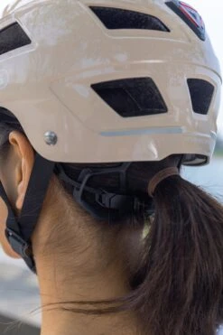 ABUS Hyban 2.0 Fietshelm - Maat M (52-58 Cm) - Velvet Black 8 ABUS Hyban 2.0 Fietshelm - Maat M (52-58 Cm) - Velvet Black -Fietsaccessoire Winkel 800x1200 37