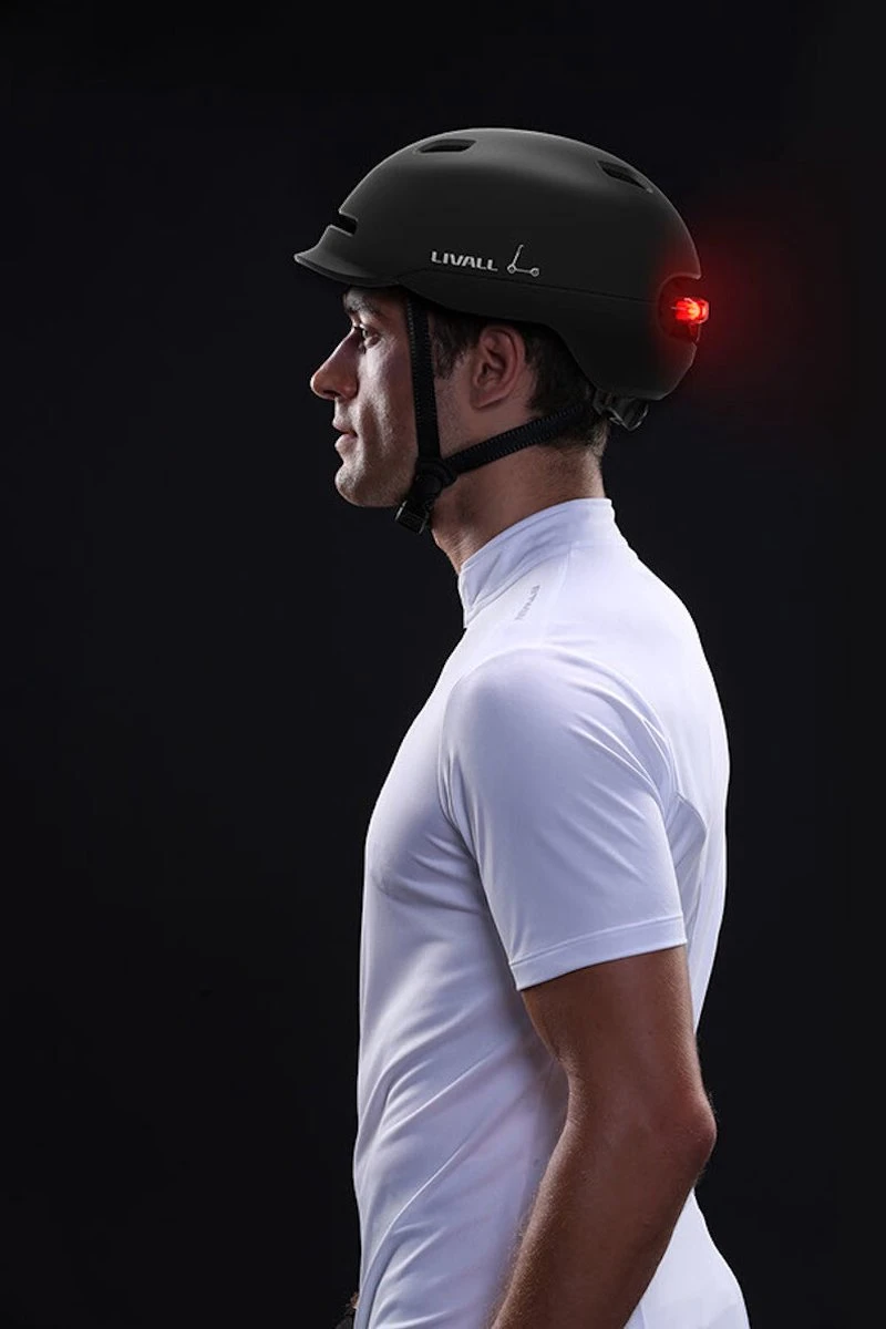 Livall C20 Black Large - (Smart) fietshelm - SOS funtie - Smart verlichting - Remlicht Livall C20 Black Large - (Smart) Fietshelm - SOS Funtie - Smart Verlichting - Remlicht -Fietsaccessoire Winkel 800x1200 55