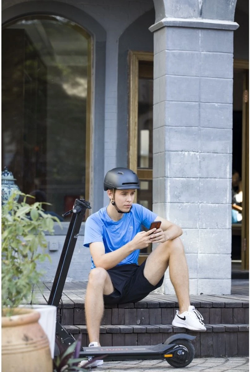 Livall C20 Black Large - (Smart) fietshelm - SOS funtie - Smart verlichting - Remlicht Livall C20 Black Large - (Smart) Fietshelm - SOS Funtie - Smart Verlichting - Remlicht -Fietsaccessoire Winkel 807x1200 2